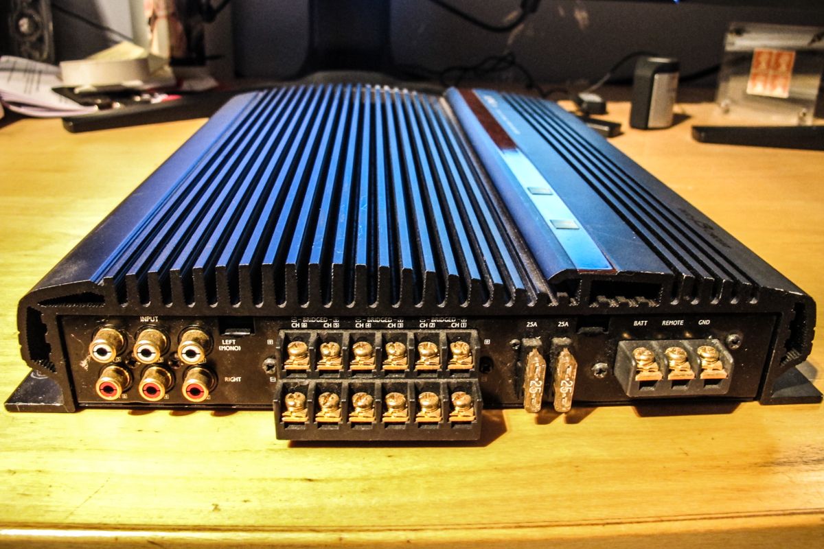 Alpine amplifiers (3 x 90s high end amps) Retro Rides