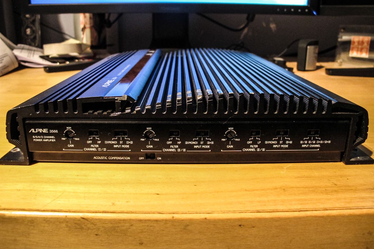 Alpine amplifiers (3 x 90s high end amps) Retro Rides