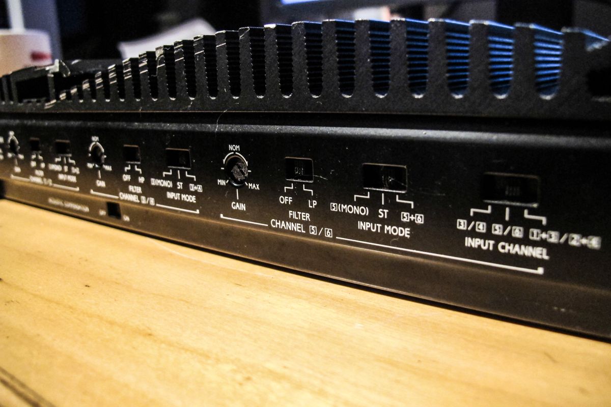 Alpine amplifiers (3 x 90s high end amps) Retro Rides