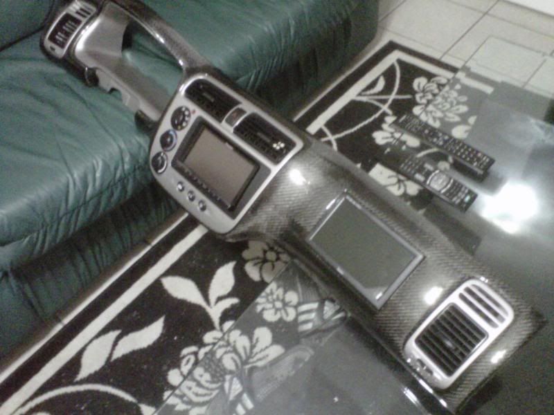 http://i74.photobucket.com/albums/i261/Razuuk004/Carbon%20Fiber/IMG00691-20120407-20242.jpg