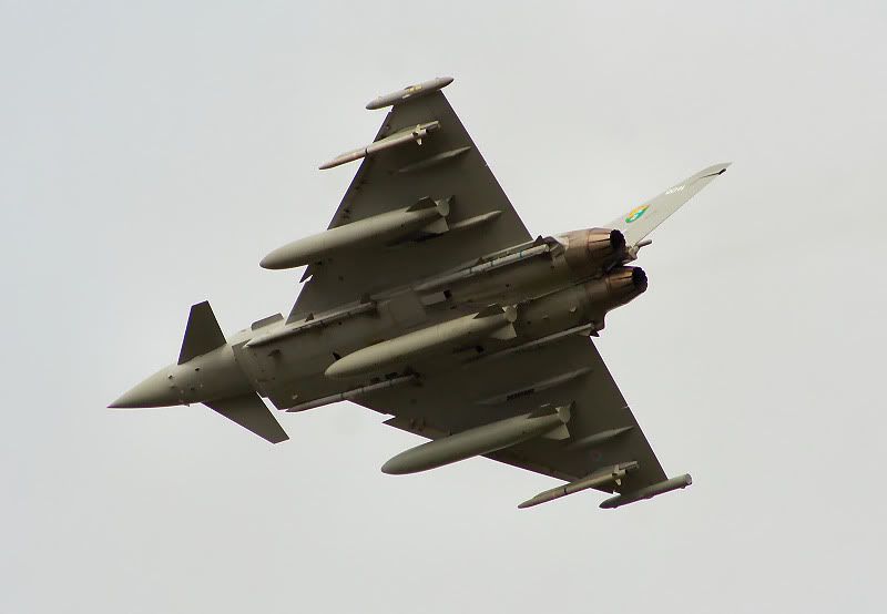 IMAGE: http://i74.photobucket.com/albums/i266/Coningsby/9th%20Oct%2006/1_filtered.jpg