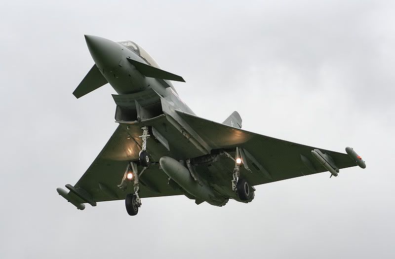 IMAGE: http://i74.photobucket.com/albums/i266/Coningsby/9th%20Oct%2006/4_filtered.jpg