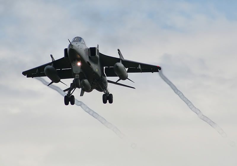 IMAGE: http://i74.photobucket.com/albums/i266/Coningsby/9th%20Oct%2006/7_filtered.jpg