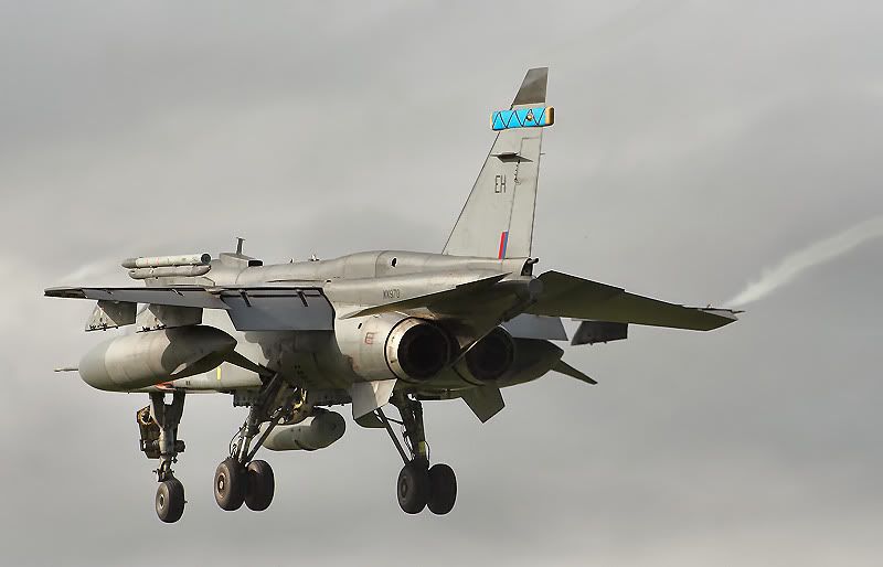 IMAGE: http://i74.photobucket.com/albums/i266/Coningsby/9th%20Oct%2006/8_filtered.jpg