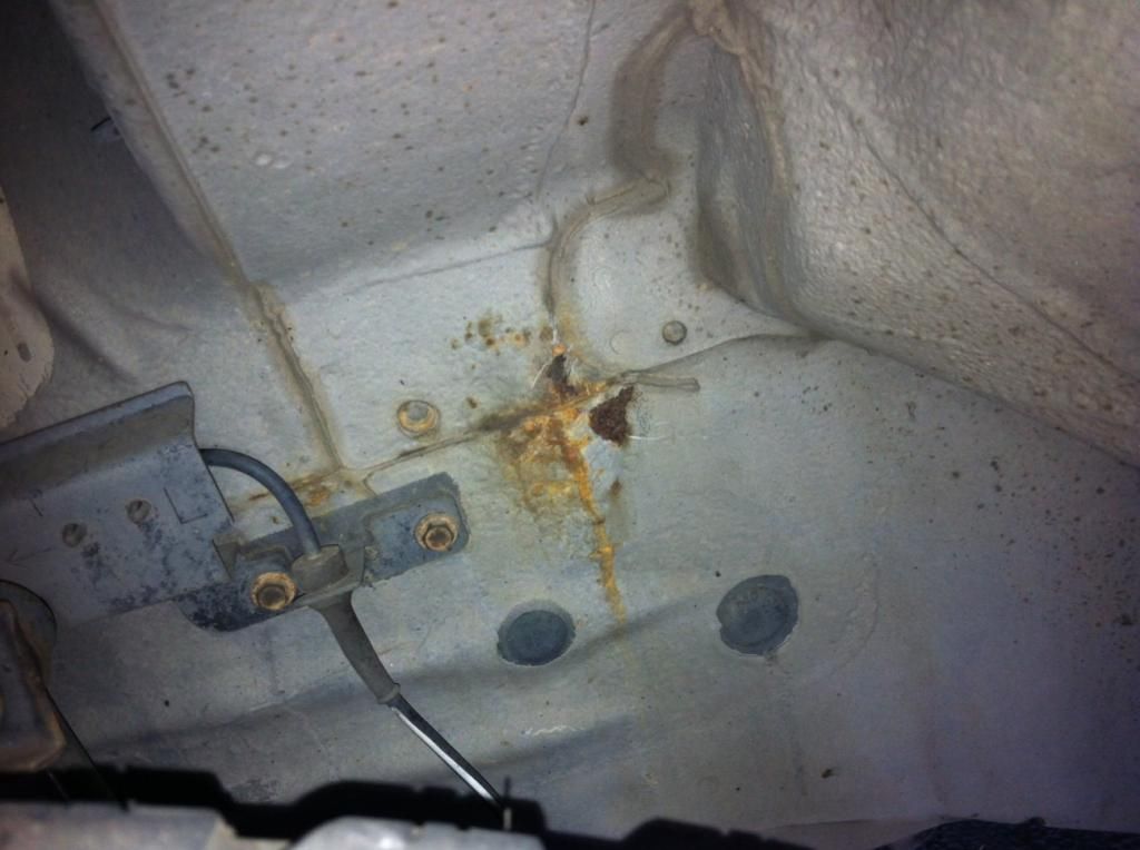 Nissan pathfinder rusted strut tower