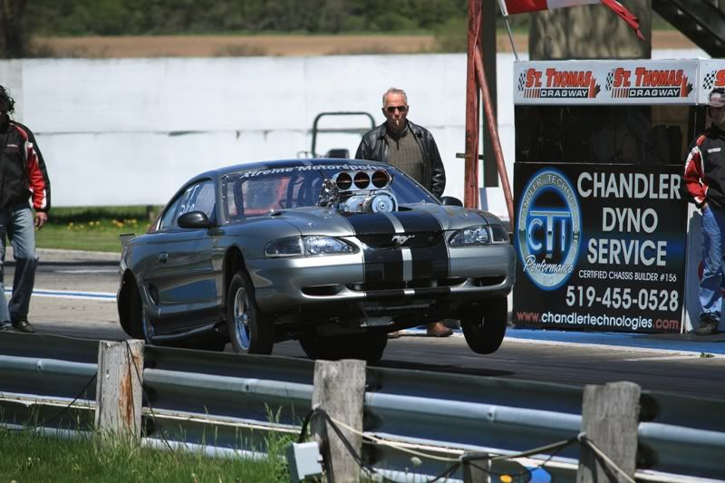 IMAGE: http://i74.photobucket.com/albums/i271/Sawbladz/Random%20cars/IMG_4797-1.jpg