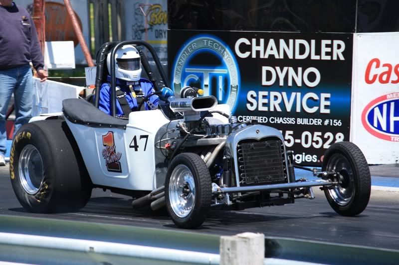 IMAGE: http://i74.photobucket.com/albums/i271/Sawbladz/Random%20cars/IMG_4853-1.jpg