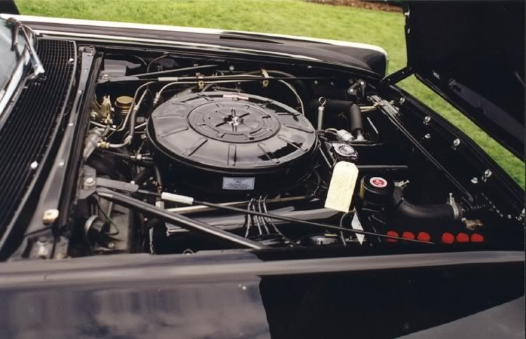 a_1963_Lincoln_Convertible_engine.jpg